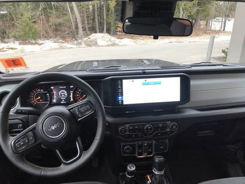 Used 2024 Jeep Gladiator Sport image 13