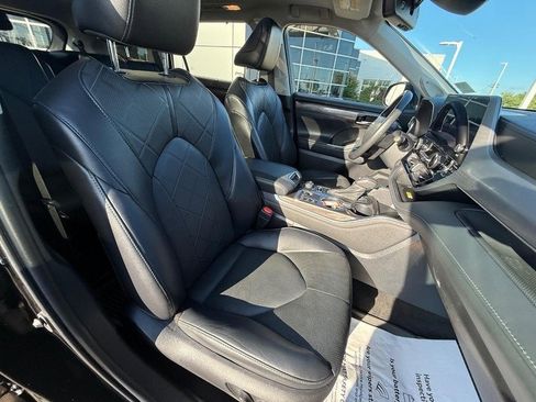 Used 2023 Toyota Highlander Platinum image 9