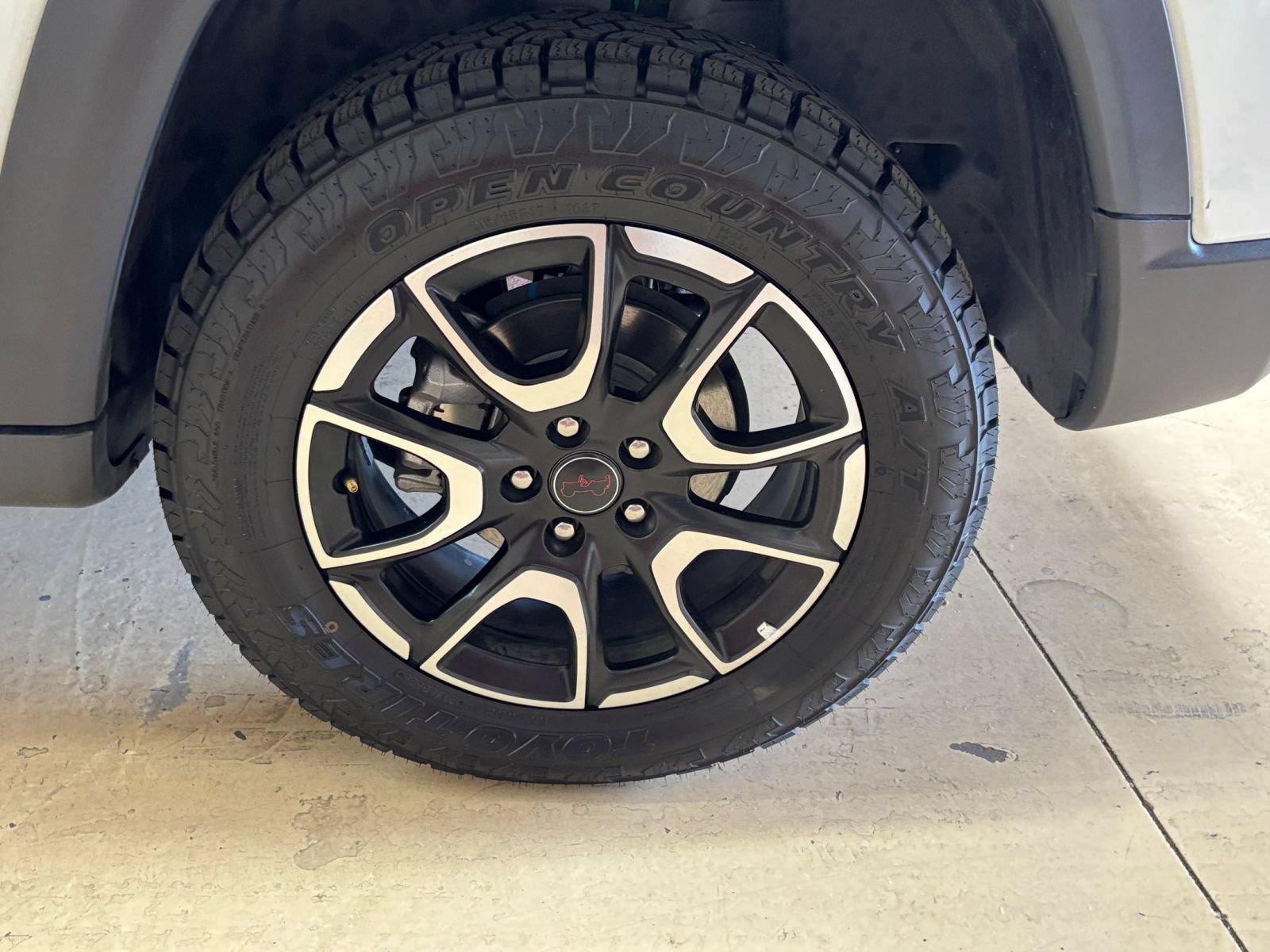 Used 2025 Jeep Compass Trailhawk AWD/4WD image 28