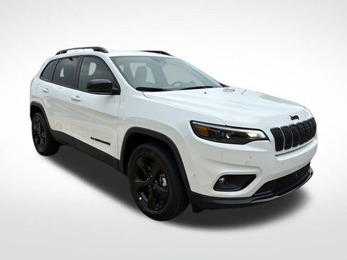 Used 2023 Jeep Cherokee Altitude Lux w/ Mopar Interior Package AWD/4WD image 3
