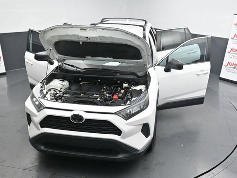 Used 2021 Toyota RAV4 LE image 39