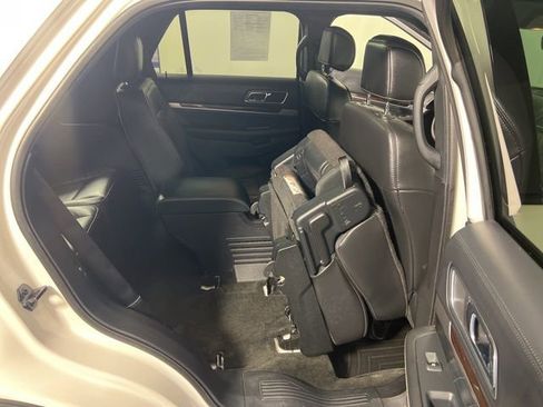 Used 2017 Ford Explorer Platinum image 36