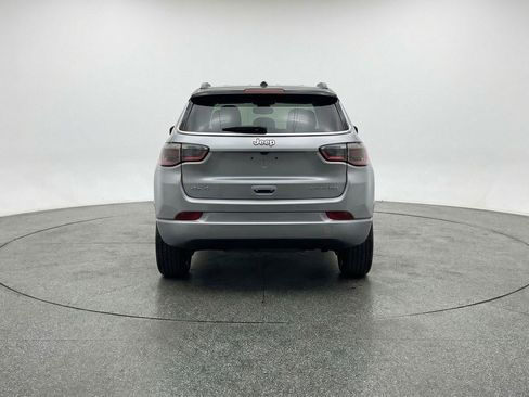 Used 2025 Jeep Compass Trailhawk image 7