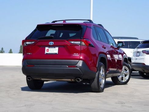 Used 2021 Toyota RAV4 XLE Premium AWD/4WD image 7