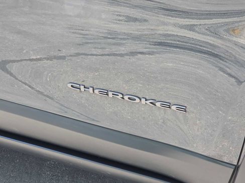 Used 2017 Jeep Cherokee Trailhawk w/ Cold Weather Group AWD/4WD image 11