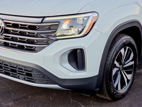 Used 2025 Volkswagen Atlas SE image 5