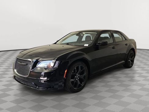 Used 2021 Chrysler 300 Touring w/ Sport Appearance Package RWD image 4