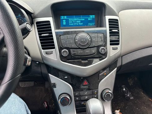 Used 2015 Chevrolet Cruze LS FWD image 14