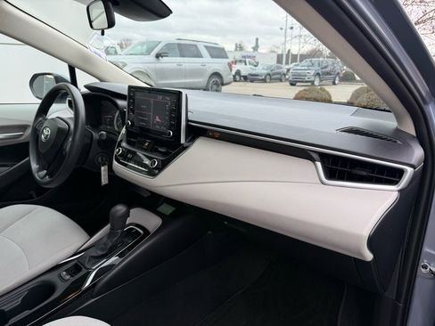 Used 2021 Toyota Corolla LE image 23
