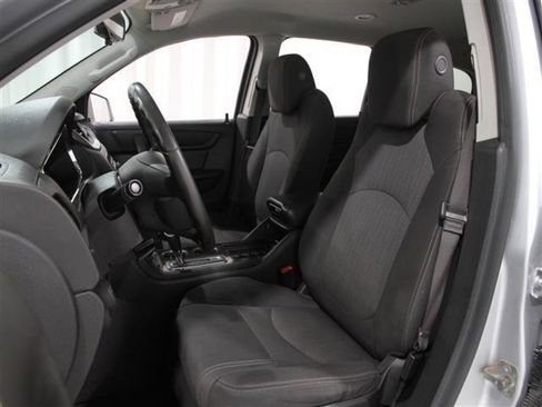 Used 2017 Chevrolet Traverse LT w/ Style and Technology Package image 5