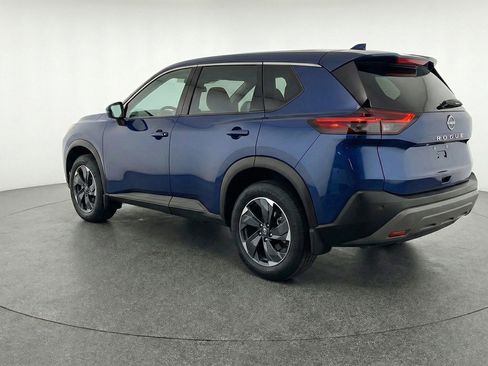 Used 2025 Nissan Rogue SV FWD image 6