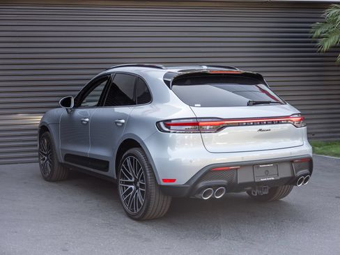 Certified 2024 Porsche Macan AWD/4WD image 3