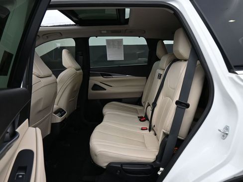 Used 2023 INFINITI QX60 Luxe FWD image 19