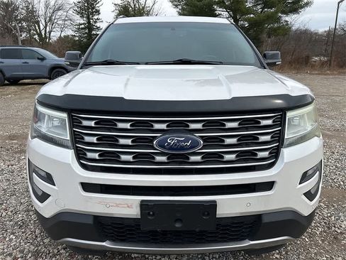 Used 2016 Ford Explorer XLT w/ Equipment Group 202A image 2
