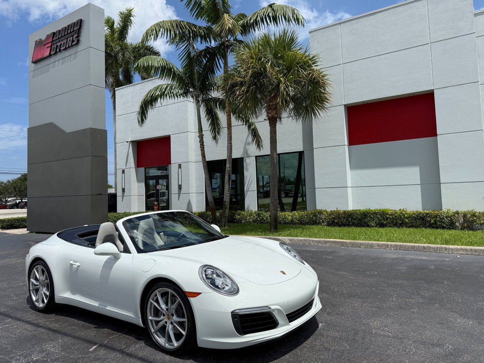 Used 2018 Porsche 911 Targa 4S image 1