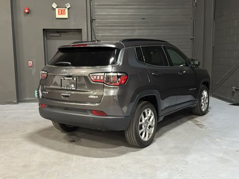 Used 2022 Jeep Compass Latitude w/ Sun and Sound Group AWD/4WD image 5