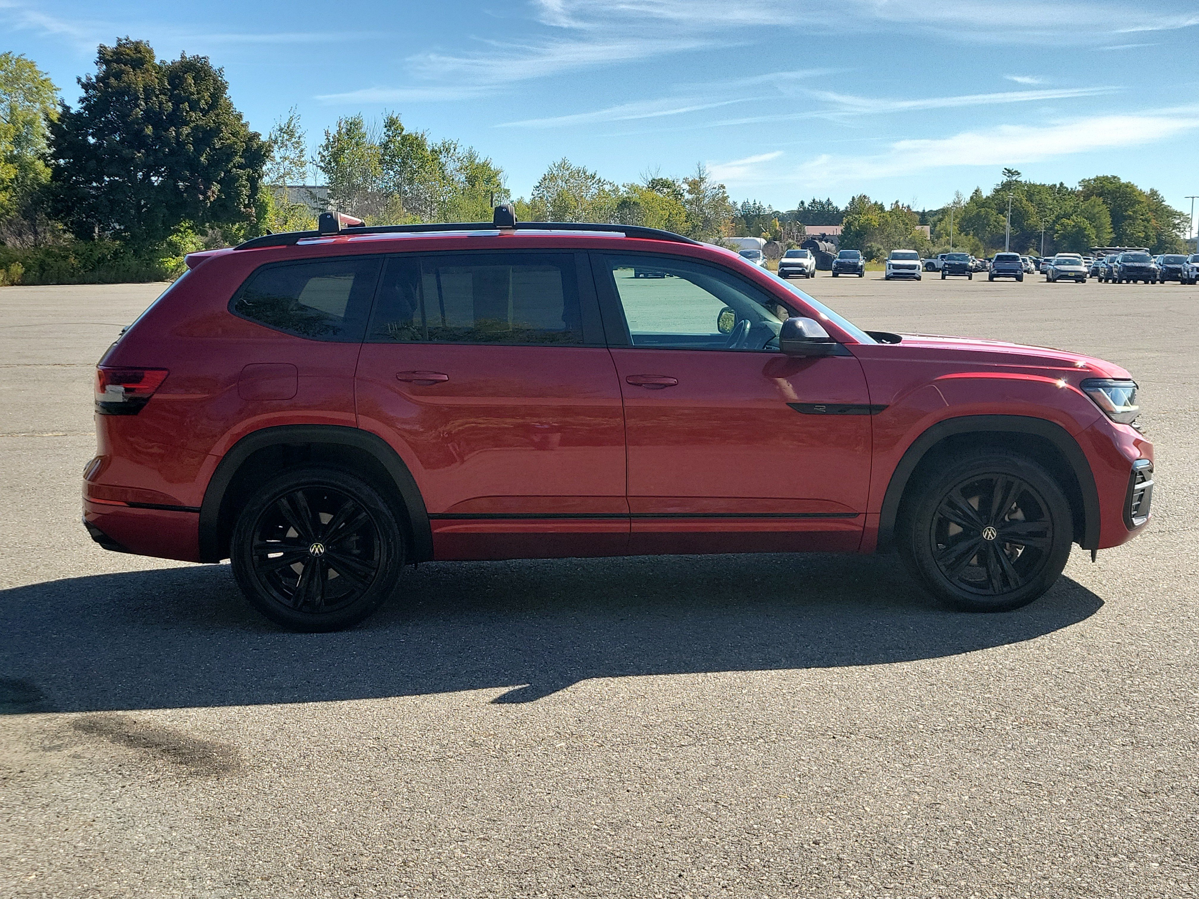 Used 2022 Volkswagen Atlas SEL R-Line AWD/4WD image 4