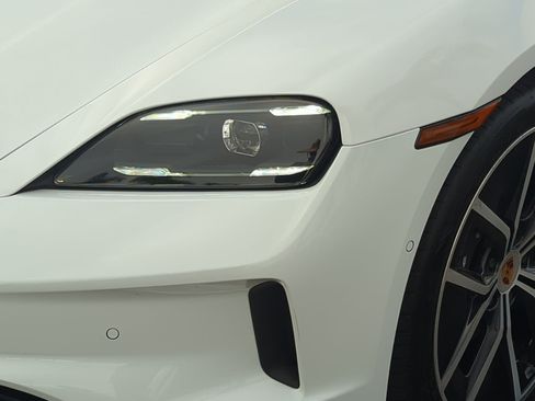 Used 2025 Porsche Taycan image 6