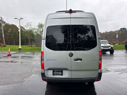 Used 2024 Mercedes-Benz Sprinter 2500 image 3