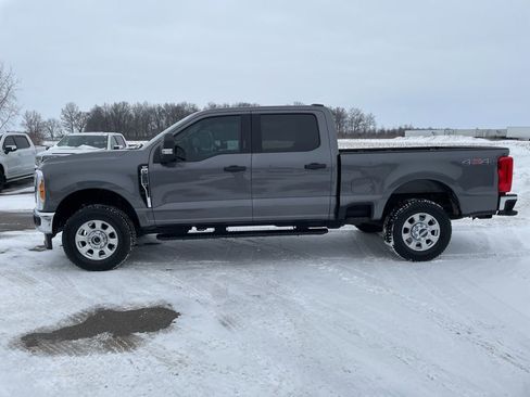 Used 2023 Ford F250 XLT image 3