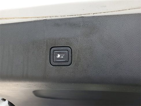 Used 2022 Chevrolet Traverse Premier image 8