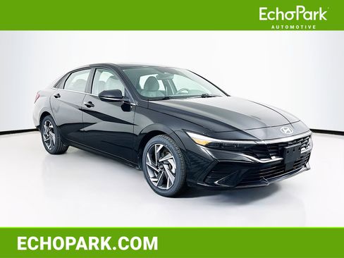 Used 2025 Hyundai Elantra SEL FWD image 1