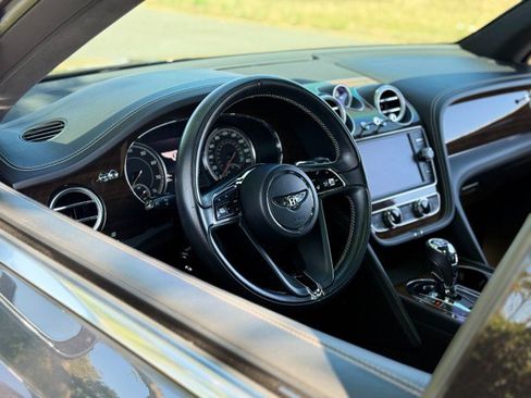 Used 2018 Bentley Bentayga Onyx Edition AWD/4WD image 19
