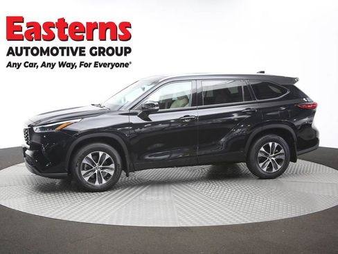 Used 2021 Toyota Highlander XLE AWD/4WD image 60