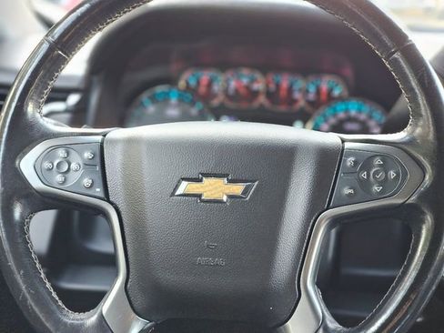 Used 2019 Chevrolet Suburban LT image 16