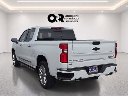 Used 2024 Chevrolet Silverado 1500 High Country w/ High Country Premium Package AWD/4WD image 4