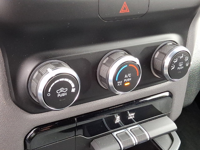 Used 2022 RAM 1500 4x4 Crew Cab image 16