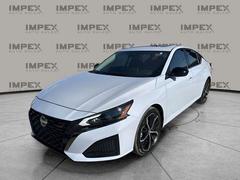 Used 2024 Nissan Altima 2.5 SR w/ SR Premium Package image 1