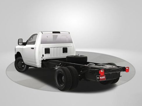 New 2025 RAM 3500 Tradesman AWD/4WD image 4