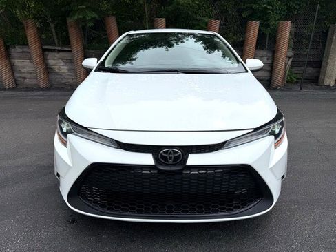 Used 2020 Toyota Corolla LE image 3