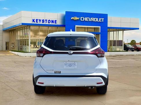 Used 2022 Nissan Kicks S FWD image 6
