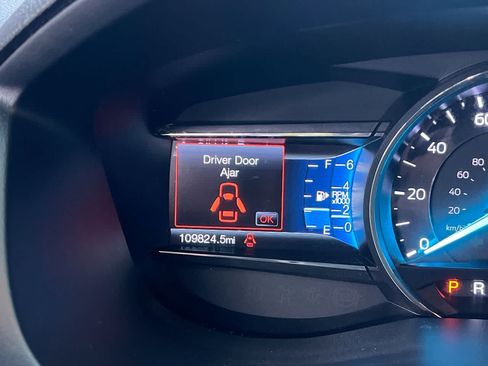Used 2017 Ford Explorer XLT w/ Equipment Group 202A AWD/4WD image 15