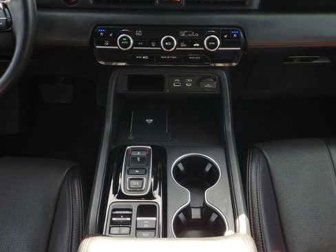 Used 2025 Honda Pilot Black Edition image 32