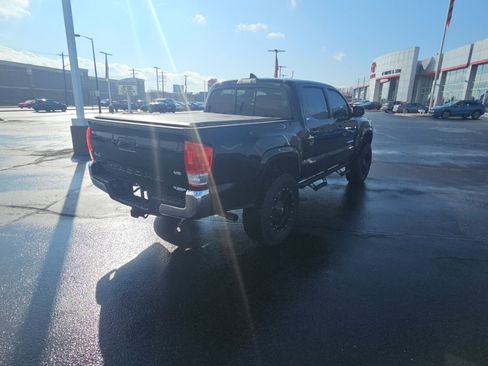 Used 2016 Toyota Tacoma SR5 w/ Towing Package image 3