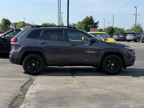 Used 2017 Jeep Cherokee Sport AWD/4WD image 2