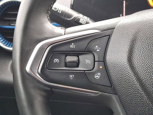 Used 2025 Chevrolet Trax LT w/ LT Convenience Package FWD image 20