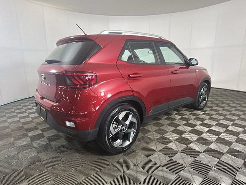 Used 2025 Hyundai Venue SEL FWD image 4