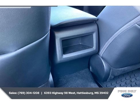 Used 2022 Toyota Camry SE FWD image 23