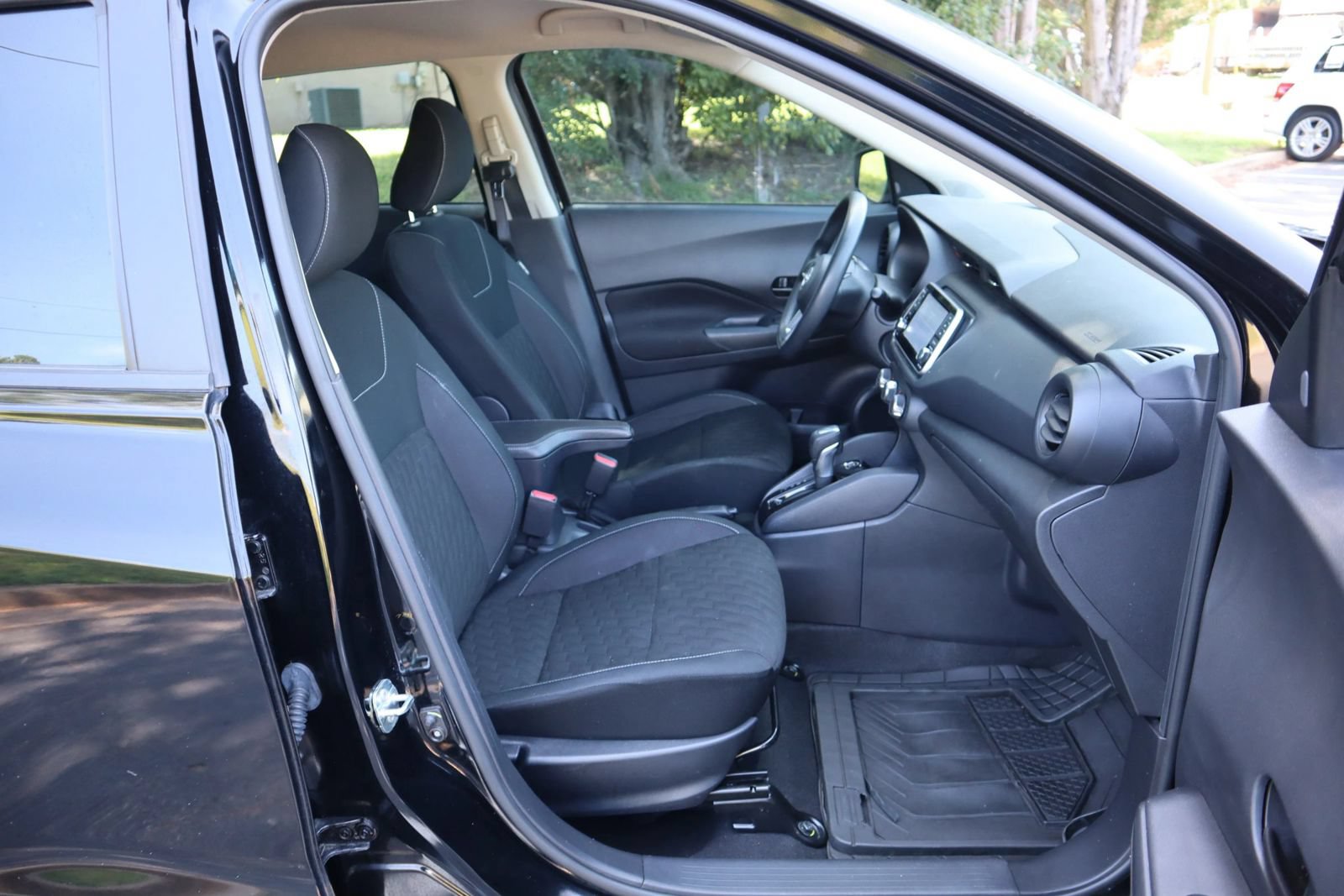 Used 2022 Nissan Kicks S FWD image 16