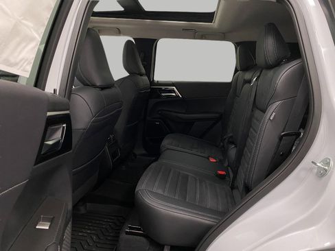 New 2026 Mitsubishi Outlander AWD image 29