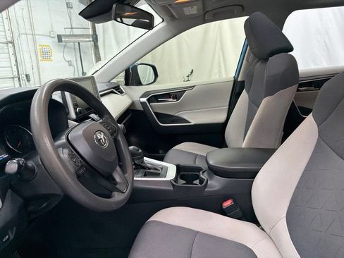 Used 2020 Toyota RAV4 XLE w/ Convenience Package FWD image 14