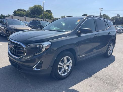 Used 2018 GMC Terrain SLE w/ Driver Convenience Package FWD image 3