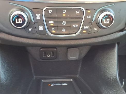 Used 2023 Chevrolet Traverse LT FWD image 20
