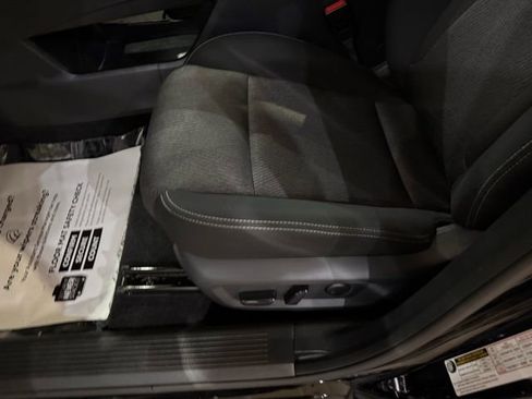 Certified 2025 Nissan Rogue SV image 24