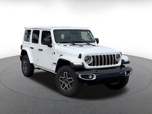 Used 2025 Jeep Wrangler Unlimited Sahara AWD/4WD image 3