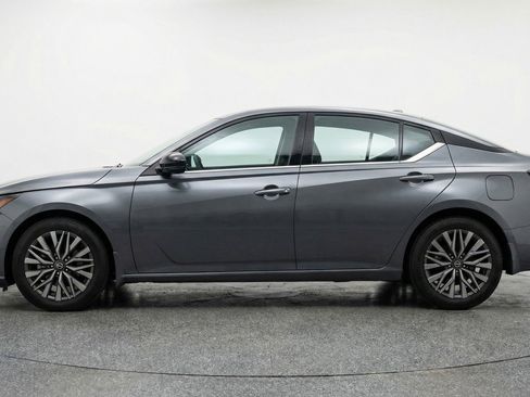 Used 2025 Nissan Altima 2.5 SV image 5